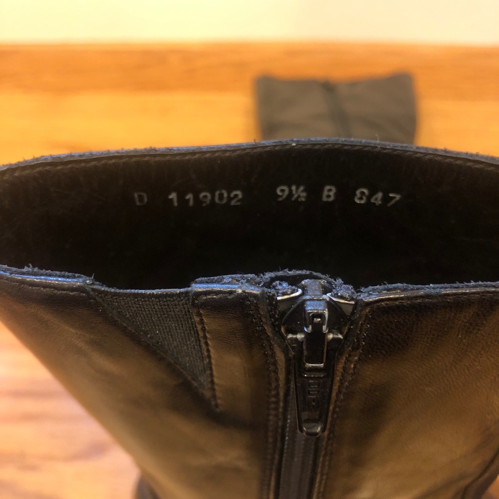 COLE HAAN Black low zipper boot. Block heel. 9.5 M leather Italy Boot comfort - Picture 12 of 16